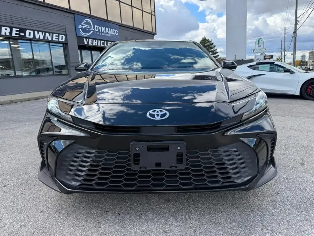 Toyota Camry 2025 photo 2