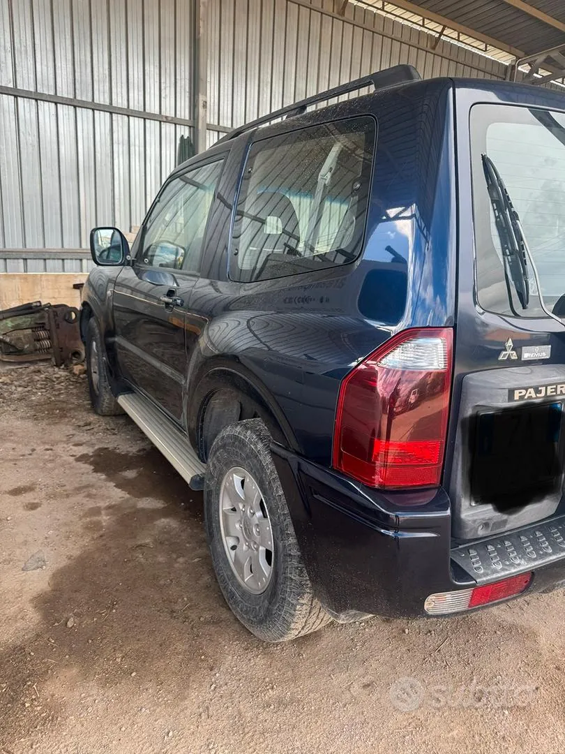 Mitsubishi Pajero 2003 photo 2