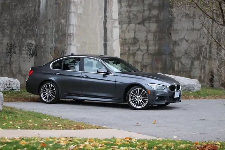 BMW 3 Series 2015 photo 2