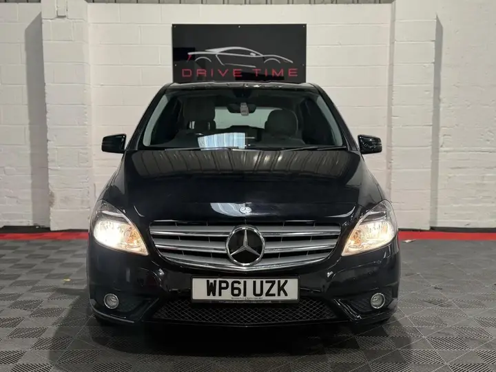 Mercedes-Benz B-Class 2012 photo 2