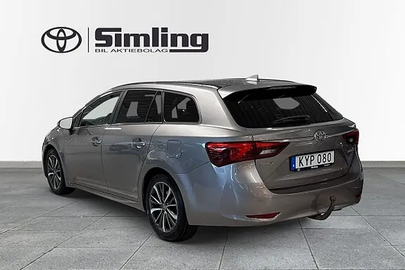 Toyota Avensis 2015 photo 2