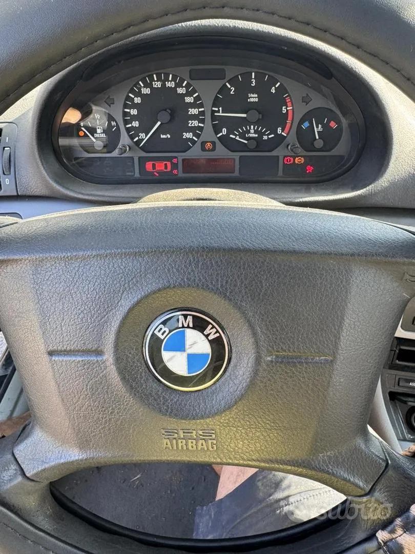 BMW 318I