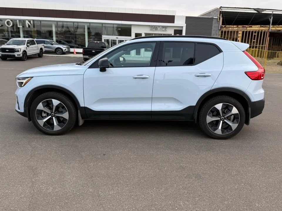 Volvo Xc40 2024 photo 2