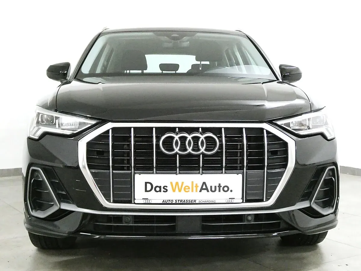 Audi Q3 2022 photo 2