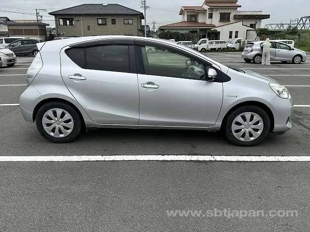 Toyota Aqua S 2014 photo 5