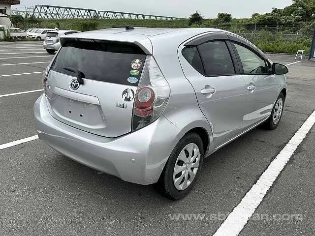 Toyota Aqua S 2014 photo 4