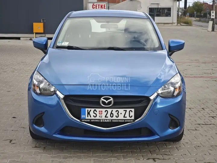 Mazda 2 2015 photo 3