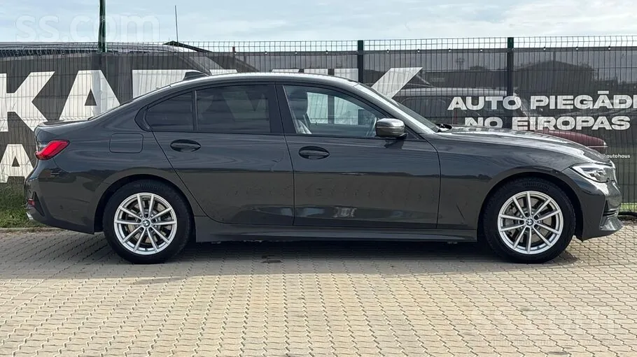 BMW 330E 2021 photo 3