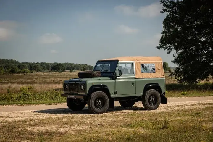 Land Rover Defender 90