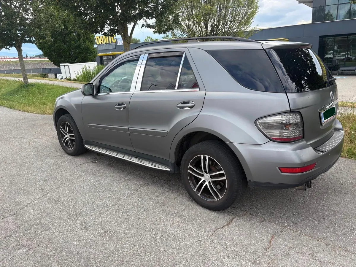 Mercedes-Benz M-Class 2009 photo 2