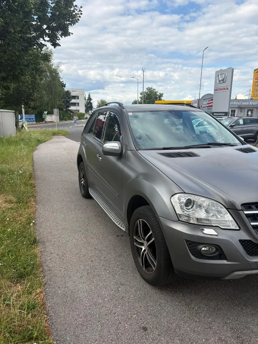 Mercedes-Benz M-Class 2009 photo 3