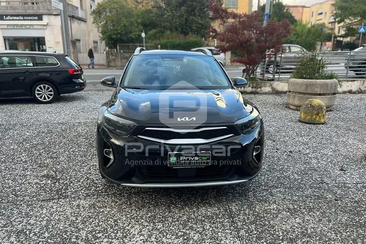 Kia Stonic 2023 photo 2