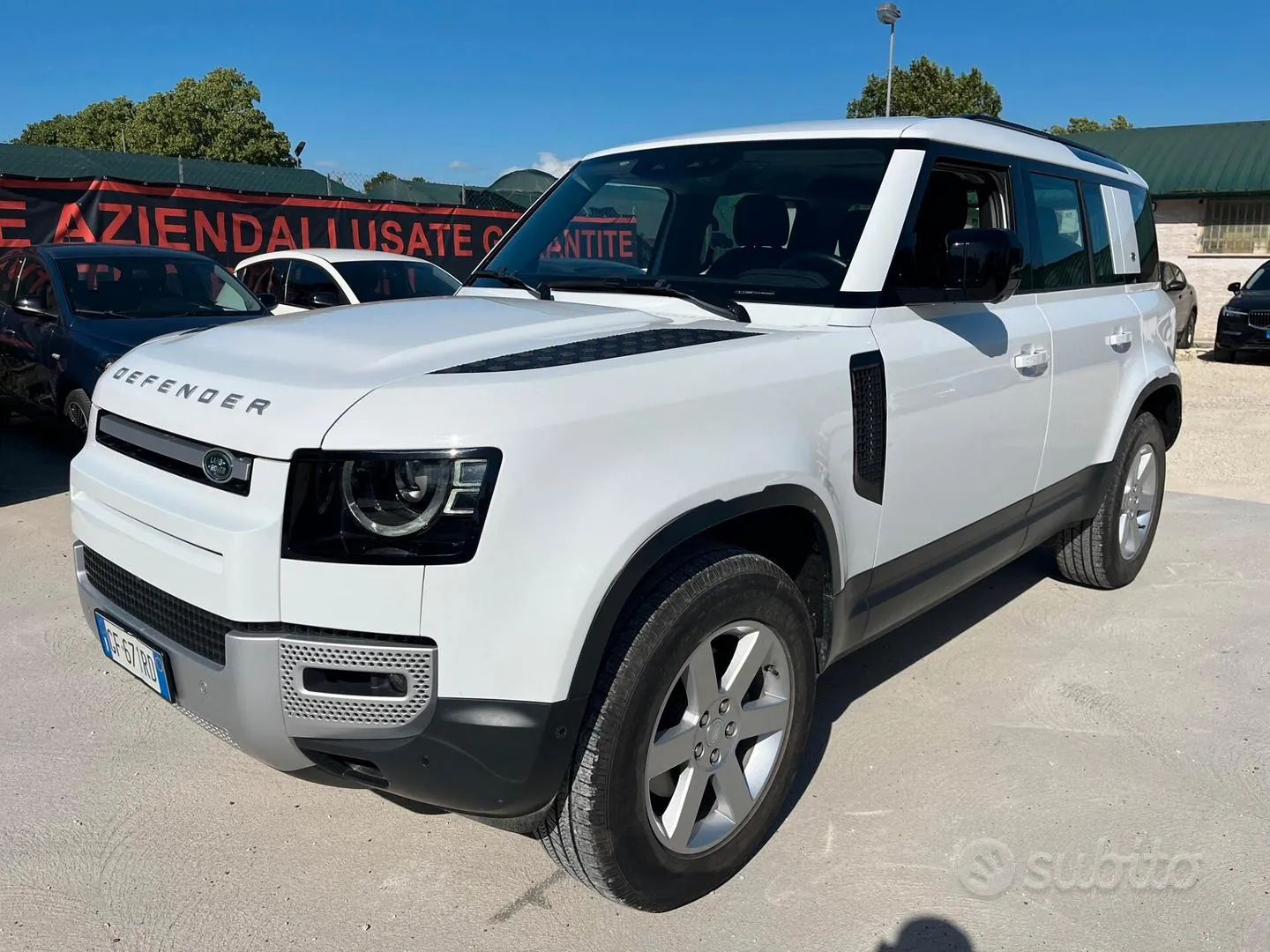 Land Rover Defender 2021 photo 2