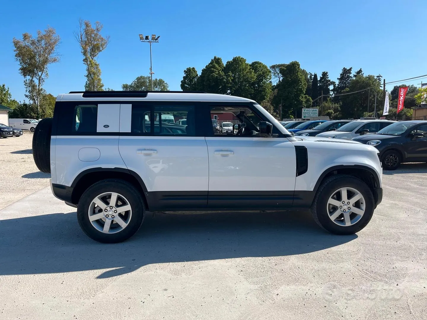 Land Rover Defender 2021 photo 4