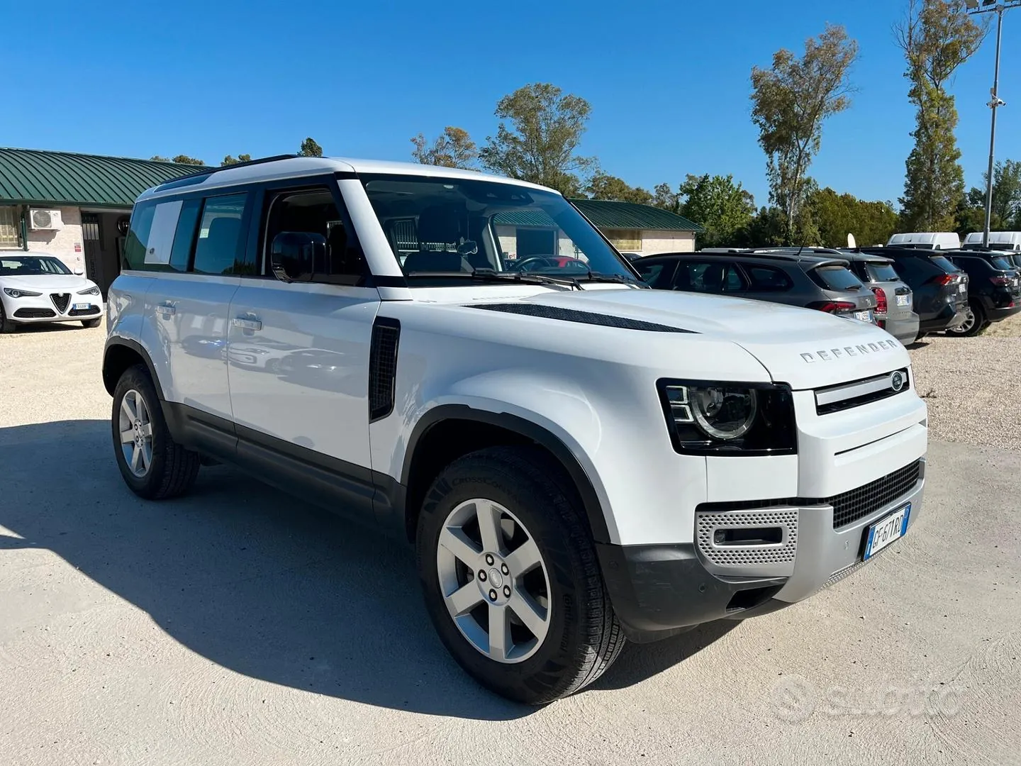 Land Rover Defender 2021 photo 3