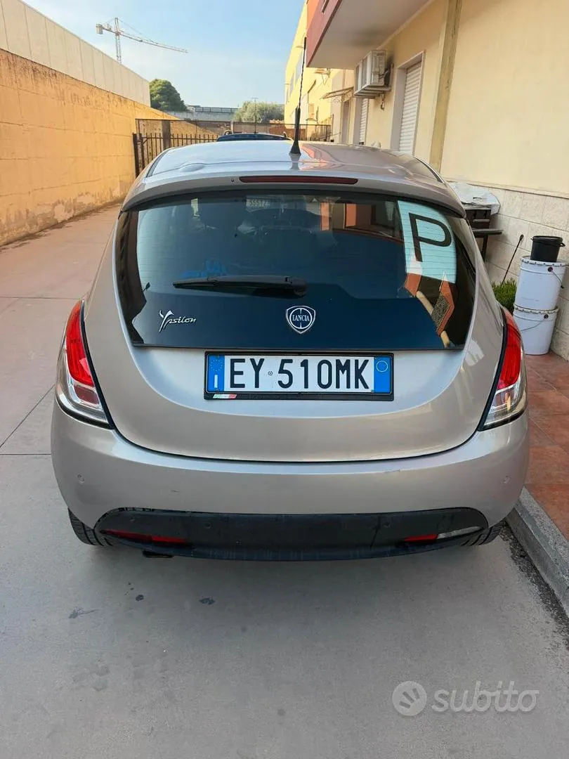 Lancia Ypsilon