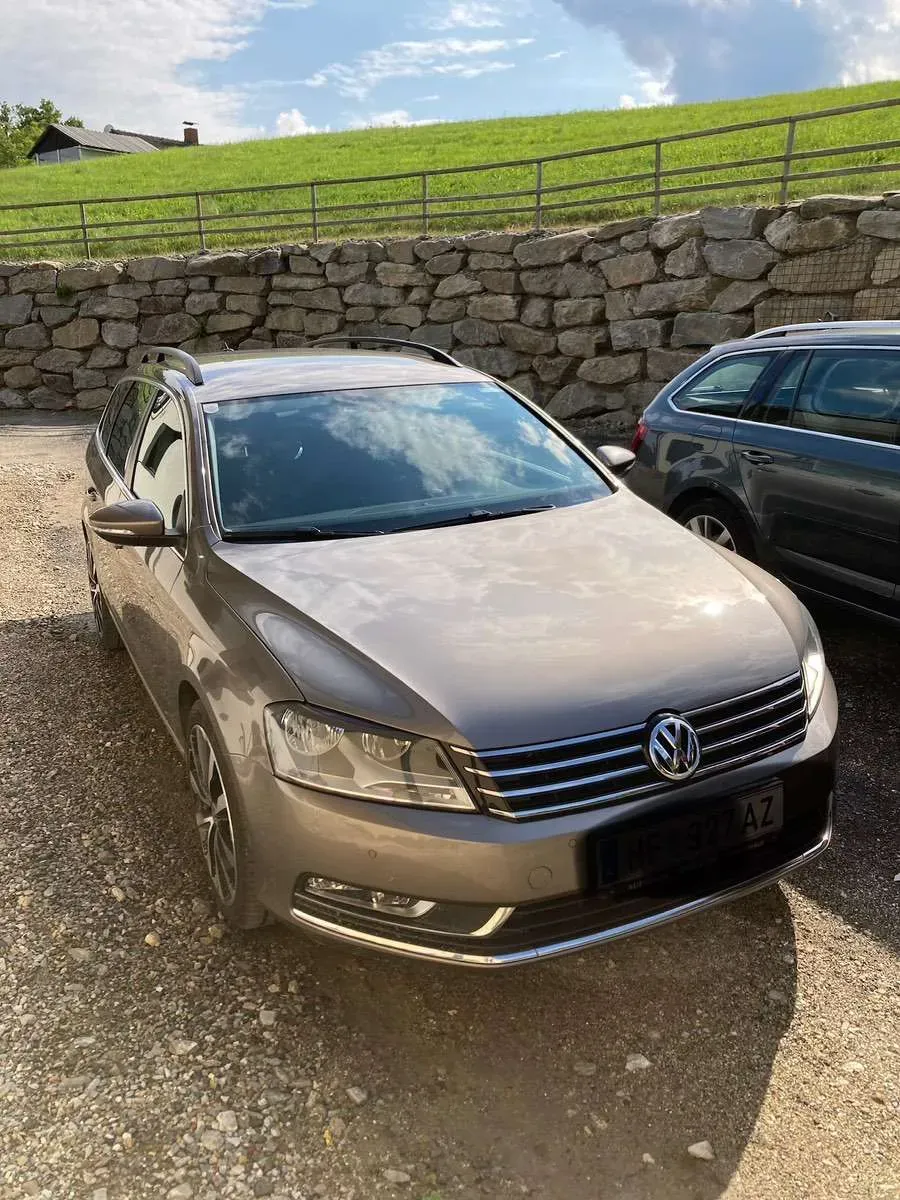 Volkswagen Passat 2011 photo 2