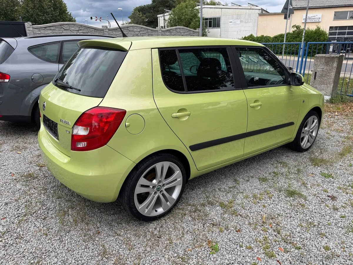Skoda Fabia 2014 photo 3