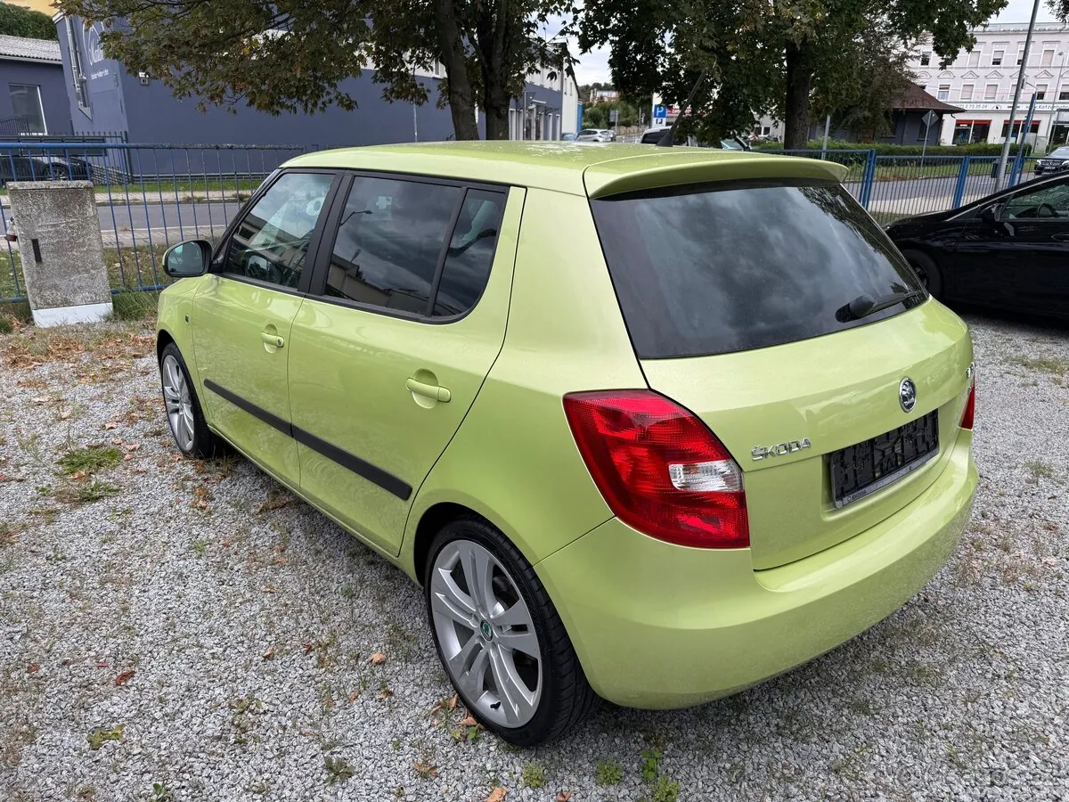 Skoda Fabia 2014 photo 2