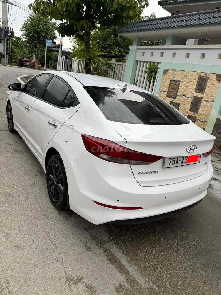 Hyundai Elantra 2018 photo 3