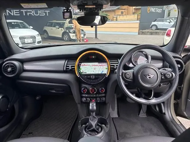 Mini Cooper D 2020 photo 3