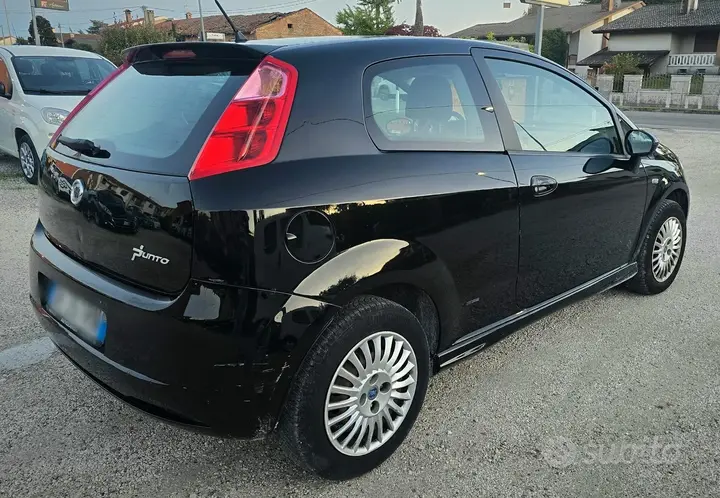 Fiat Grande Punto 2006 photo 3