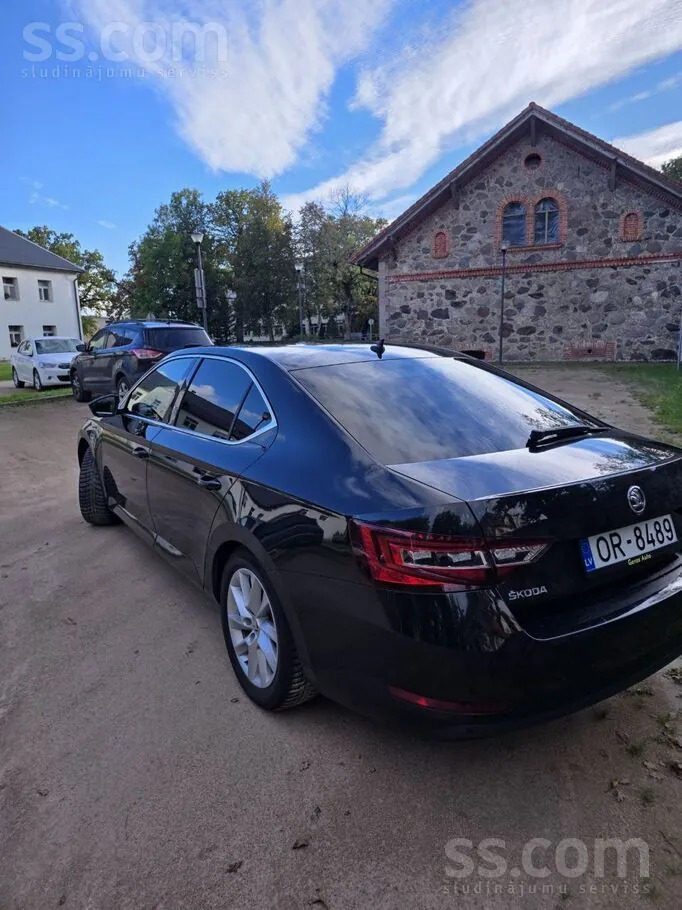 Skoda Superb 2018 photo 5