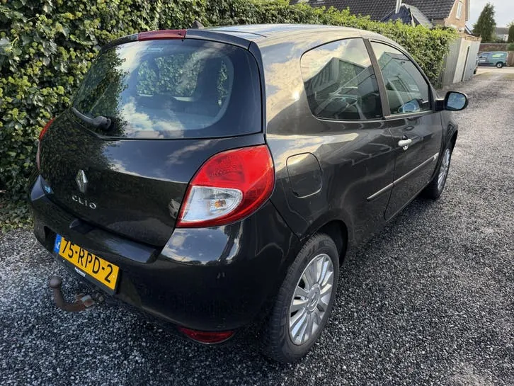 Renault Clio 2011 photo 3