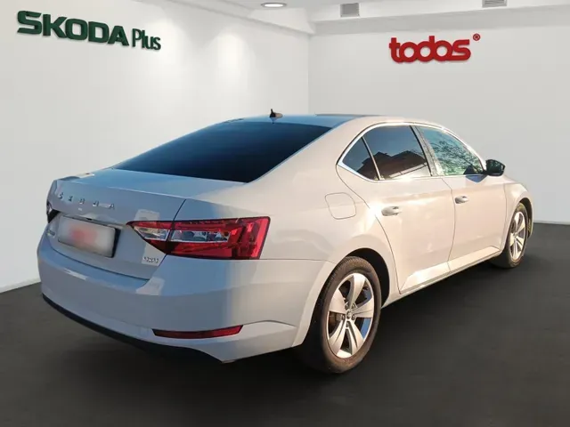 Skoda Superb 2020 photo 4