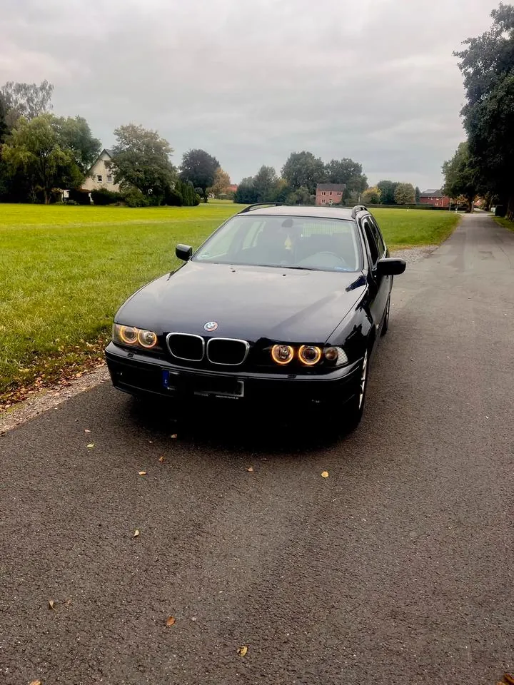 BMW 523I