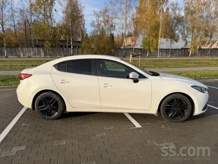 Mazda Mazda3 2015 photo 3