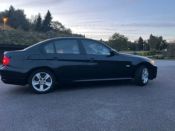 BMW 320I 2009 photo 3