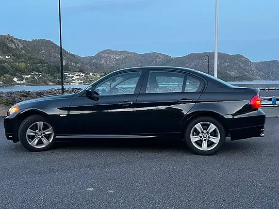 BMW 320I 2009 photo 4