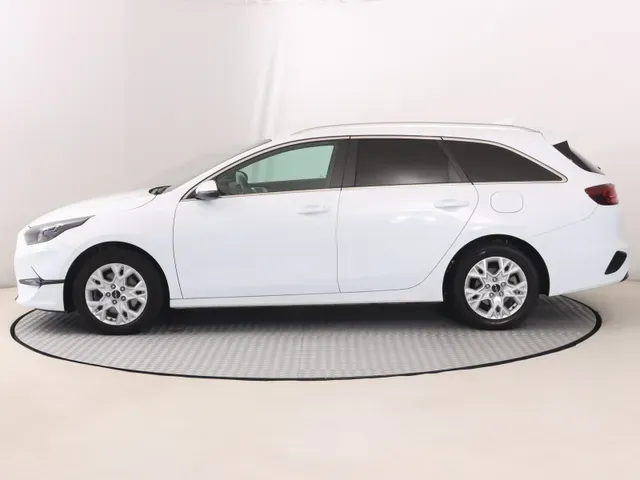 Kia Ceed Sw 2022 photo 2