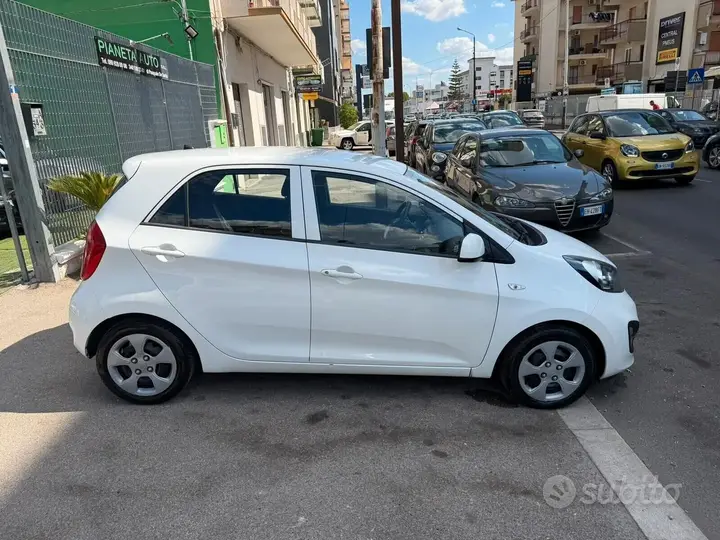Kia Picanto 2011 photo 5