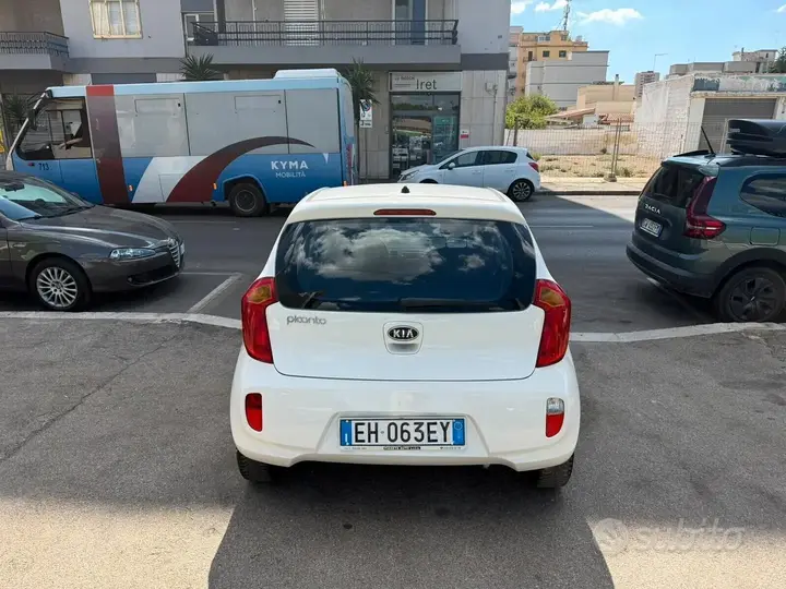 Kia Picanto 2011 photo 2