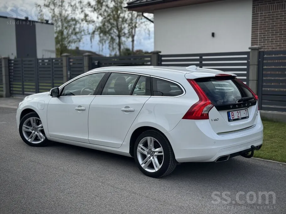 Volvo V60 2014 photo 2