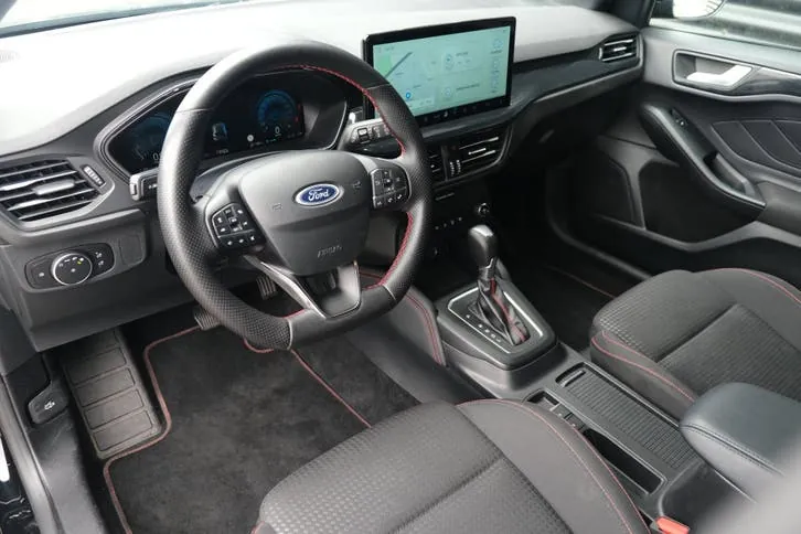 Ford Focus 2024 photo 3