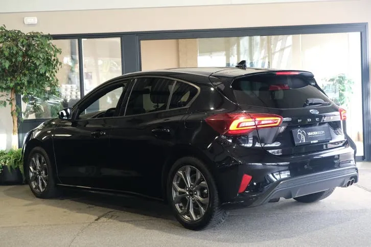 Ford Focus 2024 photo 2