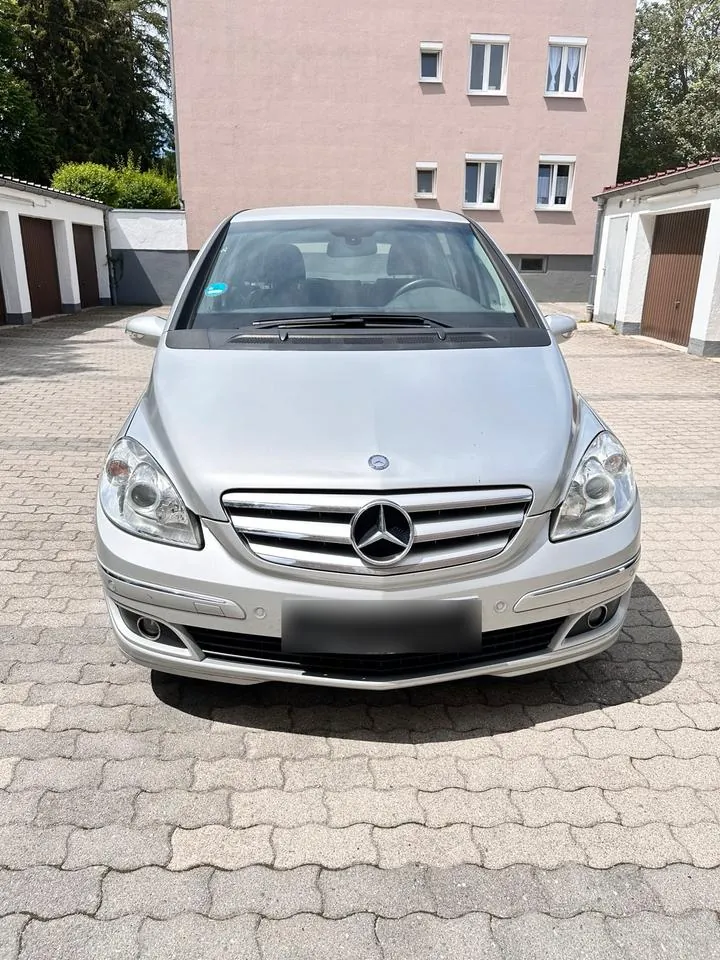 Mercedes-Benz B200