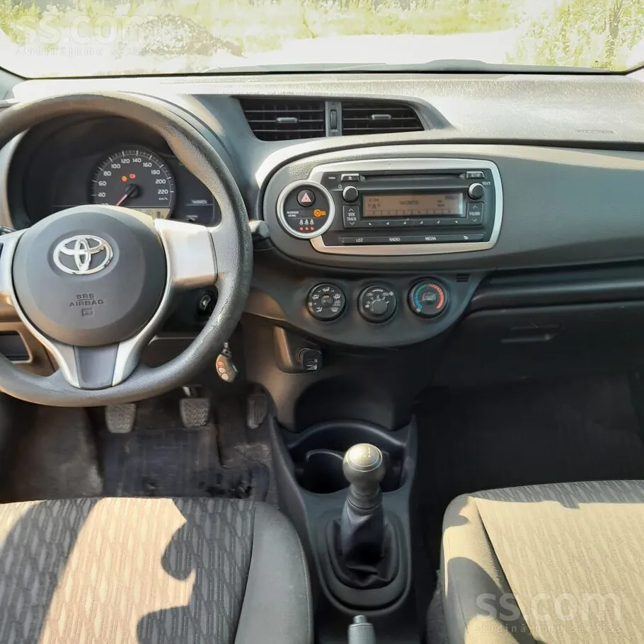 Toyota Yaris 2013 photo 5