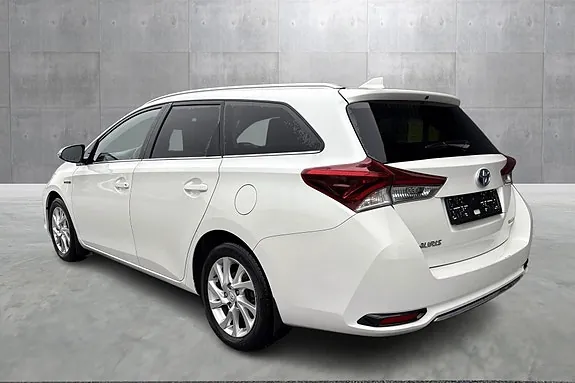 Toyota Auris 2018 photo 2