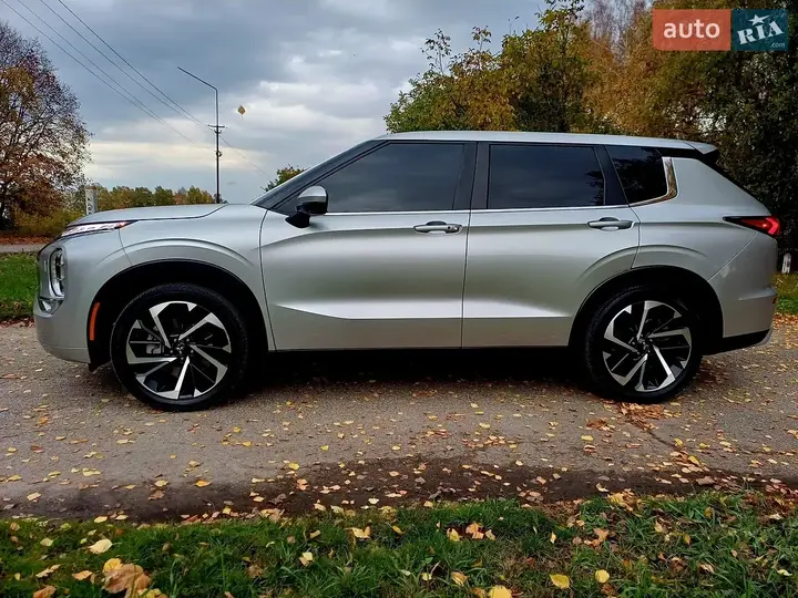 Mitsubishi Outlander 2024 photo 2