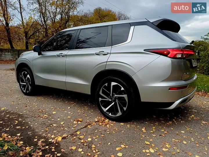 Mitsubishi Outlander 2024 photo 3