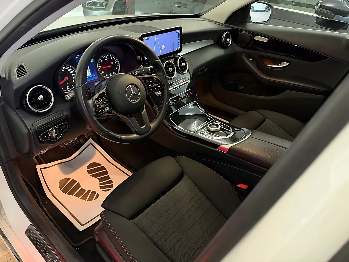 Mercedes-Benz C-Class 2019 photo 2