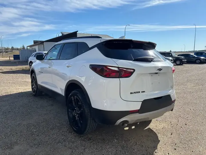 Chevrolet Blazer 2022 photo 3