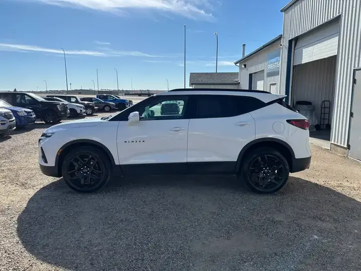 Chevrolet Blazer 2022 photo 2