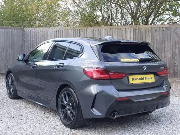 BMW 1 Series 2021 photo 2