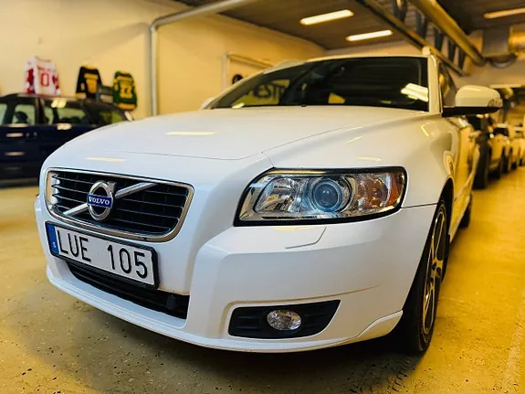 Volvo V50 2012 photo 2