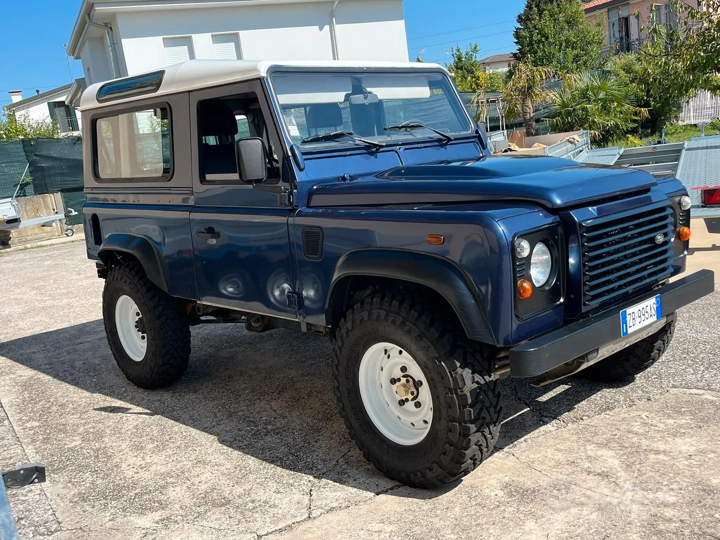 Land Rover Defender 2008 photo 2